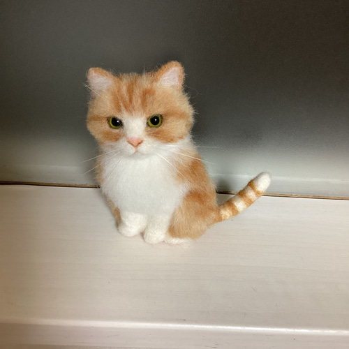 羊毛フェルト ミニねこブローチ 茶トラ白もふもふ 羊毛フェルト