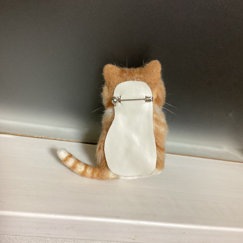 羊毛フェルト ミニねこブローチ 茶トラ白もふもふ 羊毛フェルト