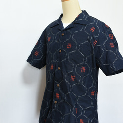 着物リメイク 濃紺の亀甲柄の紬のアロハシャツ メンズLサイズ 4枚目の画像