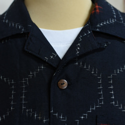 着物リメイク 濃紺の亀甲柄の紬のアロハシャツ メンズLサイズ 3枚目の画像