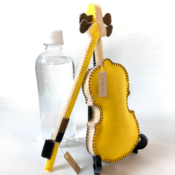 小さな音楽家のための【はじめてバイオリン】イエロー　フェルト製の手縫いぬいぐるみバイオリン No.220626 2枚目の画像
