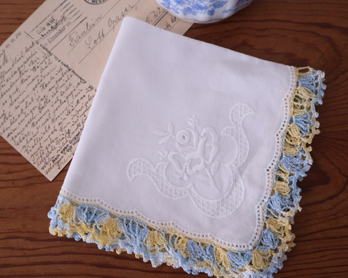 ドイツの手仕事/混色糸の手編みレース ハンカチ エジング編み