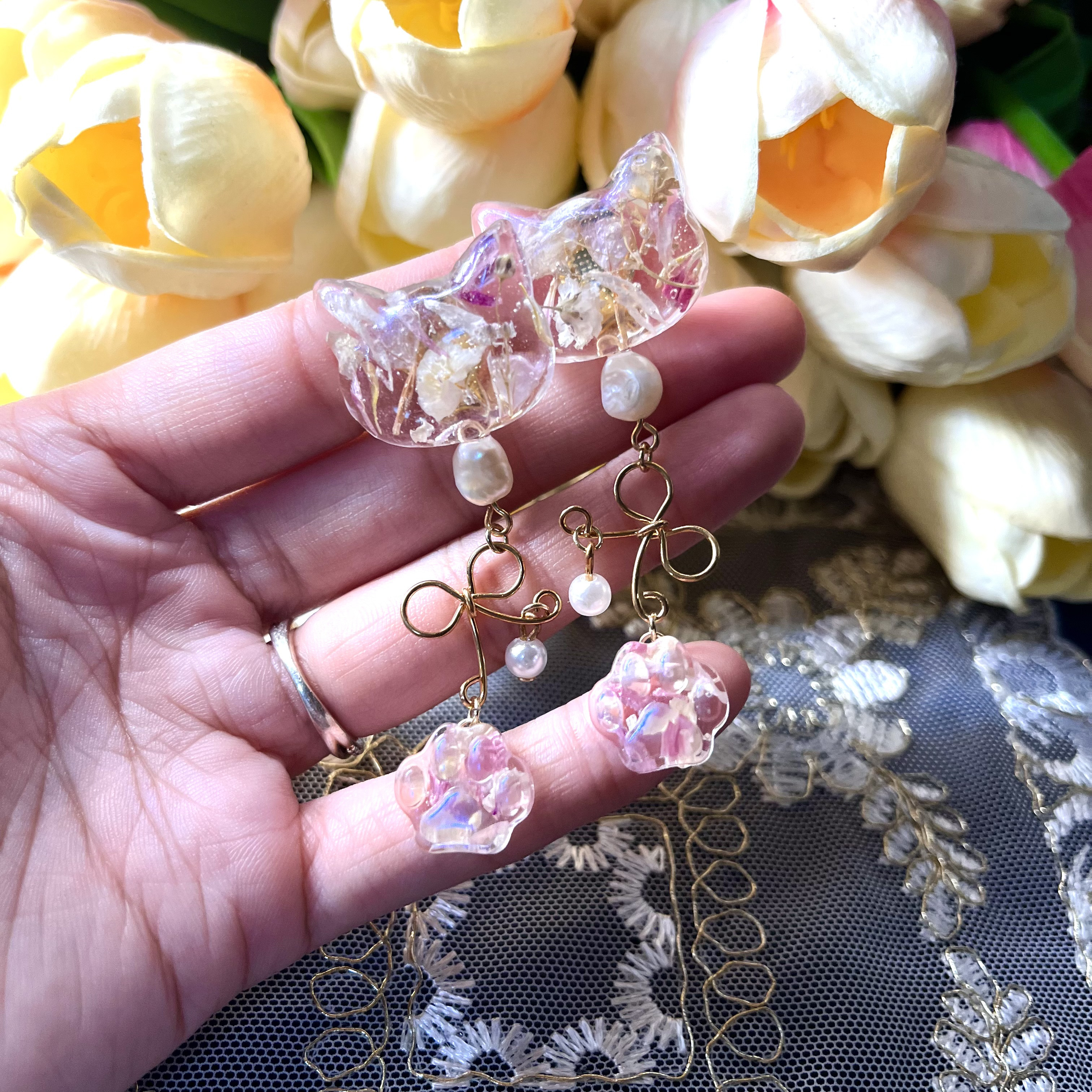 ฅ❤️ ねこ　猫　レジン　花　いちご　ピアス　イヤリング　ピアス ドライフラワーのねこちゃんピアス 猫顔型 レジン フック