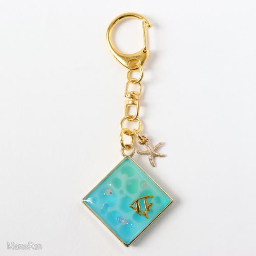 ☆雪傘と白雪キツネ☆　他レジンキーホルダー計7点 雪の結晶キーホルダー / レジン / 雪 - Lunafuran＊ | minne
