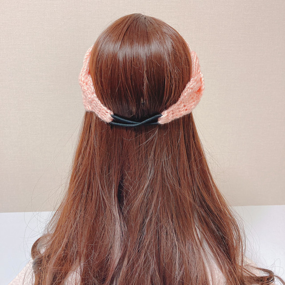 ヘアバンド　パールピンク　手編み　4つ編みでシンプルながらも華やかでかわいい　締め付け感なくゆったり着用できるサイズ感 4枚目の画像