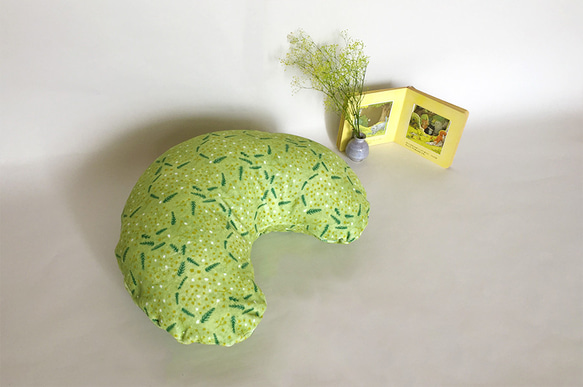 柔らか日本製タオル生地の オリジナル柄で作る みかづきクッション "acacia" c/グリーンティー 2枚目の画像