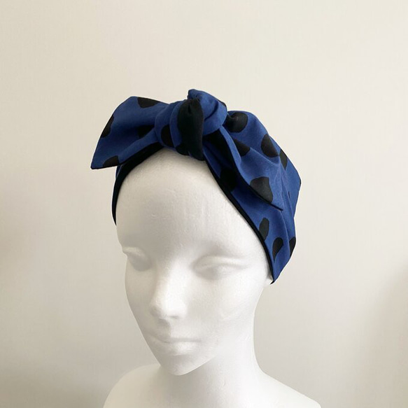 多種用途♡可用作頭巾的圍巾♡棉質材料圓點圖案頸部冷卻器髮帶天然材料藍色 第13張的照片