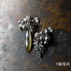 “Y-sama only”拉長石、蓬鬆的鈴鐺和天然寶石、卡倫銀花和花蕾耳環 第1張的照片