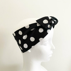 ♡ 也可以當頭巾的圍巾 ♡ 多種使用方法 ♪ 日本製造 100% 純棉材質 帶圓點圖案的頸部冷卻器 髮帶 黑色 x 白色 第9張的照片