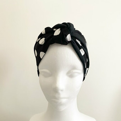 ♡ 也可以當頭巾的圍巾 ♡ 多種使用方法 ♪ 日本製造 100% 純棉材質 帶圓點圖案的頸部冷卻器 髮帶 黑色 x 白色 第3張的照片