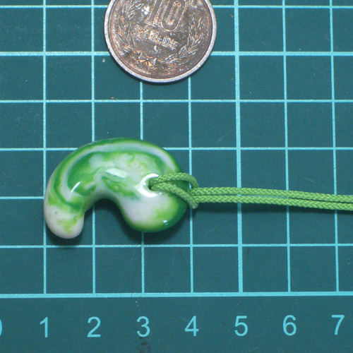 邪馬台国卑弥呼の翡翠（ヒスイ）風勾玉ペンダント（その3