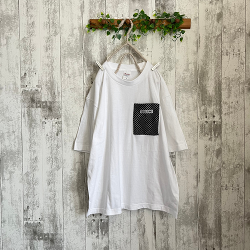夏黒水玉ポケット付きゆったり白Tシャツcotton100% Tシャツ Kym