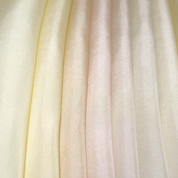 (V-01) 純絲身襯，手工染色，12 件套，柔和的自然色，Tsumami-zaiku 布料，用於掛飾和手工藝品 第3張的照片