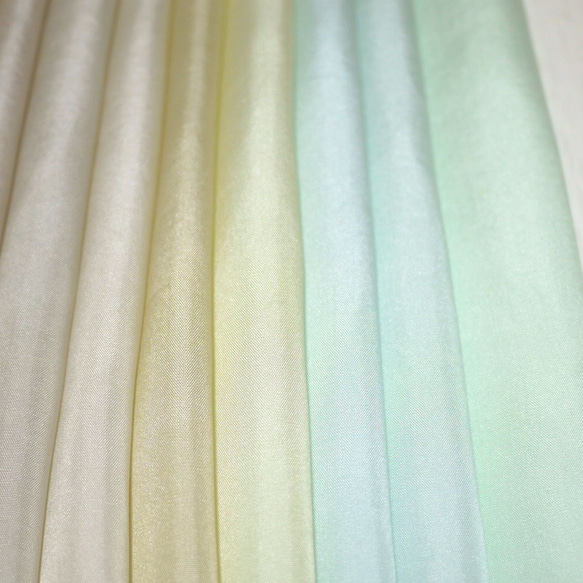 (V-01) 純絲身襯，手工染色，12 件套，柔和的自然色，Tsumami-zaiku 布料，用於掛飾和手工藝品 第4張的照片