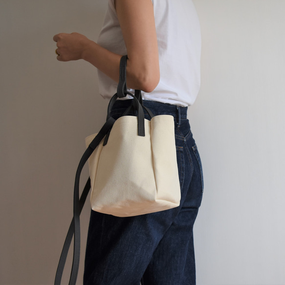 WALKING SHOULDER TOTE BAG （キナリ×チャコール/グレー） 2枚目の画像