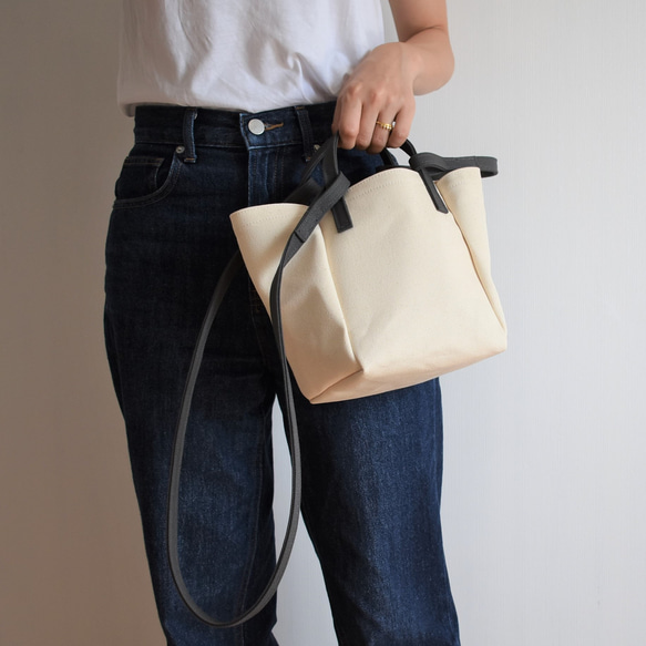 WALKING SHOULDER TOTE BAG （キナリ×チャコール/グレー） 15枚目の画像