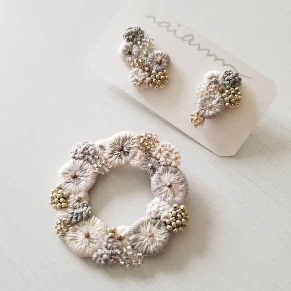 リース刺繍ブローチ・グレージュ 3枚目の画像