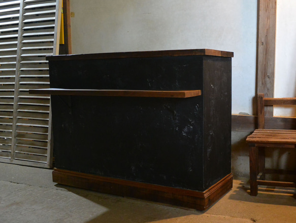 シャビーなバーカウンター 美容室 飲食店 モルタル カフェ 木製