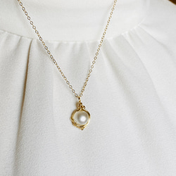 [14kgf］白蝶半形真珠(マベパール)ワイヤーラップペンダントトップ 3枚目の画像
