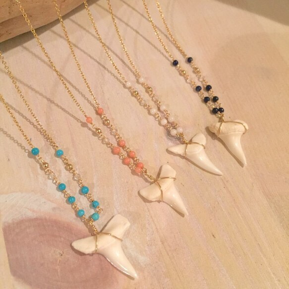 シャークトゥースネックレス ブルー