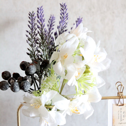 【ジャスミンとベリーとラベンダーの造花set】花瓶付きゴールドワイヤーフォトフレーム 3枚目の画像