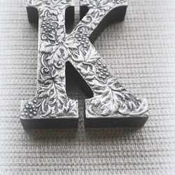 アルファベット装飾「K」 1枚目の画像