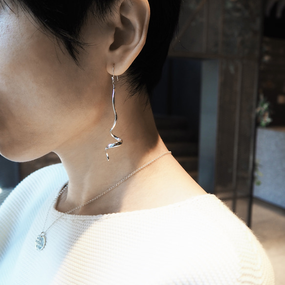 whirling earring_旋轉耳環 第2張的照片