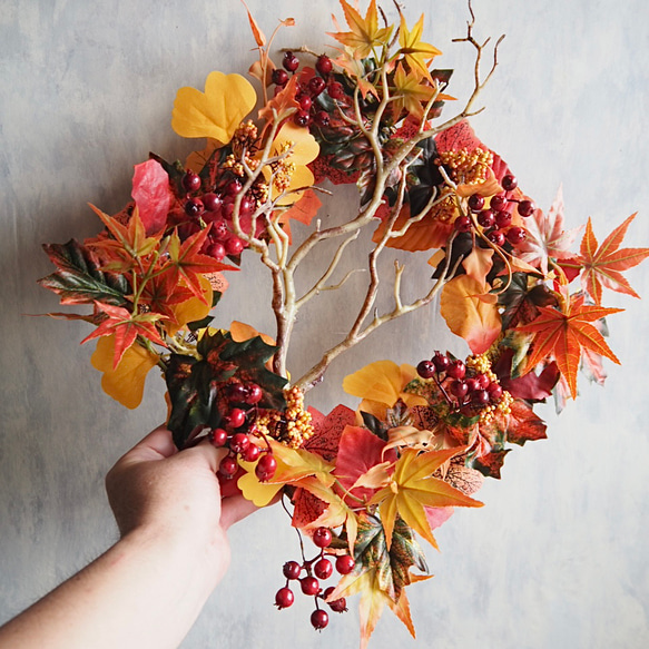 【リニューアル✨】紅葉とベリーの落ち葉のリース 造花 スクエアフラワーリース インテリア装飾 10枚目の画像
