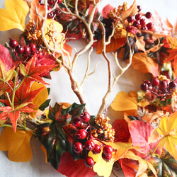 【リニューアル✨】紅葉とベリーの落ち葉のリース 造花 スクエアフラワーリース インテリア装飾 4枚目の画像