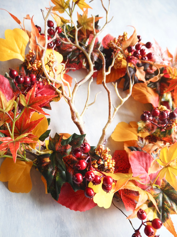 【リニューアル✨】紅葉とベリーの落ち葉のリース 造花 スクエアフラワーリース インテリア装飾 4枚目の画像