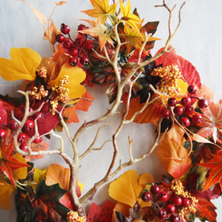 【リニューアル✨】紅葉とベリーの落ち葉のリース 造花 スクエアフラワーリース インテリア装飾 8枚目の画像