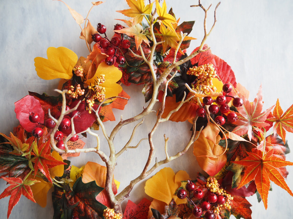 【リニューアル✨】紅葉とベリーの落ち葉のリース 造花 スクエアフラワーリース インテリア装飾 8枚目の画像