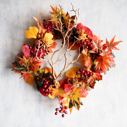 【リニューアル✨】紅葉とベリーの落ち葉のリース 造花 スクエアフラワーリース インテリア装飾 2枚目の画像