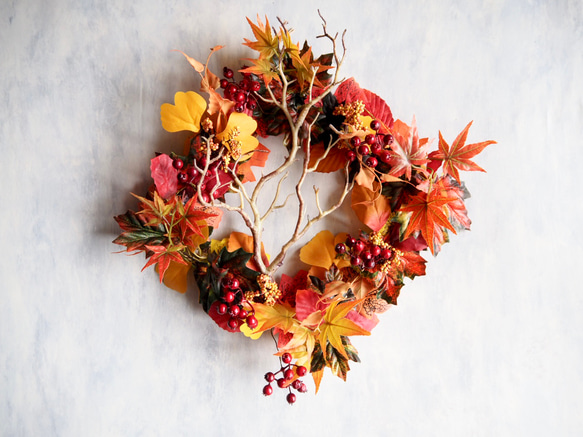 【リニューアル✨】紅葉とベリーの落ち葉のリース 造花 スクエアフラワーリース インテリア装飾 2枚目の画像