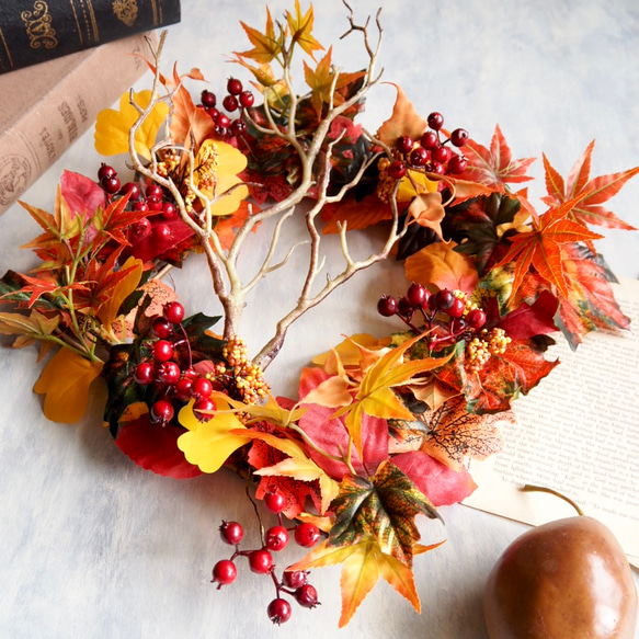 【リニューアル✨】紅葉とベリーの落ち葉のリース 造花 スクエアフラワーリース インテリア装飾 5枚目の画像