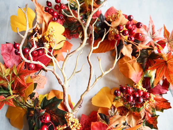 【リニューアル✨】紅葉とベリーの落ち葉のリース 造花 スクエアフラワーリース インテリア装飾 12枚目の画像