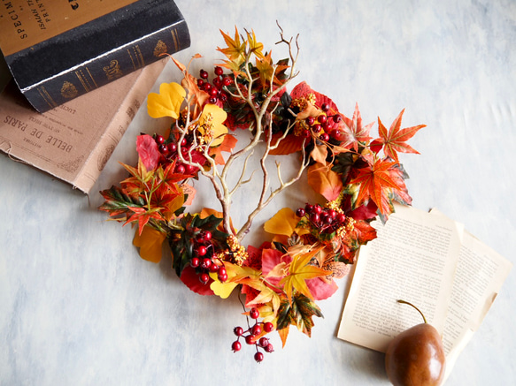 【リニューアル✨】紅葉とベリーの落ち葉のリース 造花 スクエアフラワーリース インテリア装飾 1枚目の画像