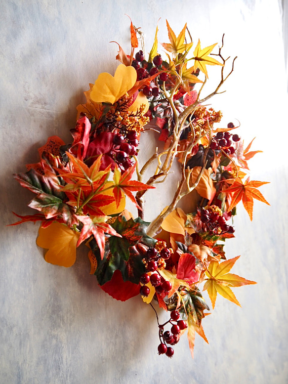 【リニューアル✨】紅葉とベリーの落ち葉のリース 造花 スクエアフラワーリース インテリア装飾 9枚目の画像