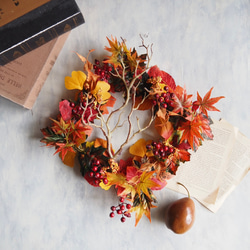 【リニューアル✨】紅葉とベリーの落ち葉のリース 造花 スクエアフラワーリース インテリア装飾 3枚目の画像