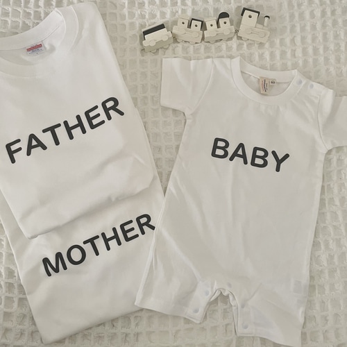 3枚　親子コーデ　名入れtシャツ  ファミリーtシャツ 推しカラー　白 ホワイト 名入れ】3枚親子セット 顔ネームTシャツ・ロンパース 誕生日