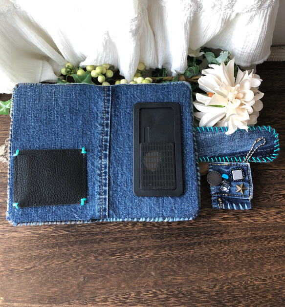 ビンテージデニムのリメイク・手帳型スマホケース ／ビーズ刺繍・ジェイド／一点物・オンリーワン・メンズライク／ターコイズ 4枚目の画像