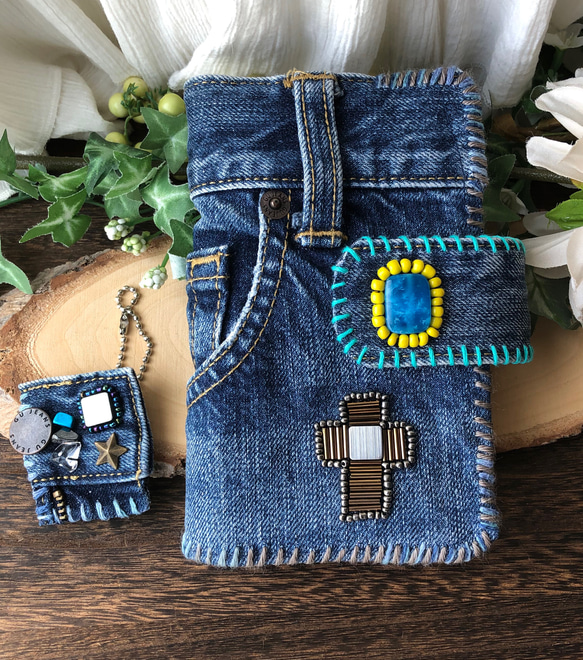 ビンテージデニムのリメイク・手帳型スマホケース ／ビーズ刺繍・ジェイド／一点物・オンリーワン・メンズライク／ターコイズ 3枚目の画像