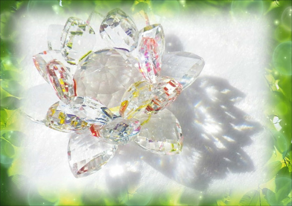 白檀 蓮の花の台座付き 目入り座像 デザイン 蓮 彫刻