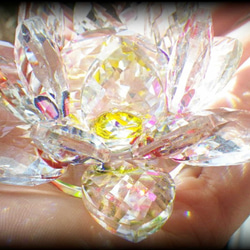 2タイプから選べる！！【L】七色の光の玉がお部屋に溢れる★ロータス（蓮の花）サンキャッチャー★最高品質クリスタルガラス製 9枚目の画像