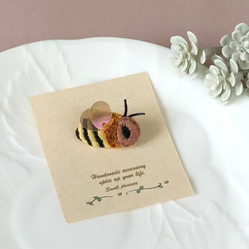 リアル可愛いミツバチ刺繍ブローチ ブローチ Small pleasure