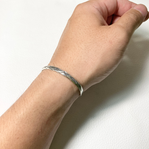 ビンテージ！インディアンジュエリー スタンプワーク シルバー バングル スタンプワーク シルバーバングル ブレスレット#インディアン