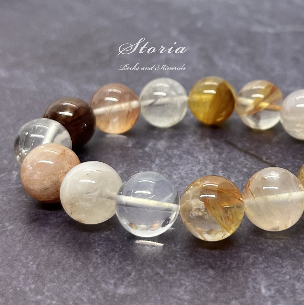 女神の愛と癒やし 12mm マニカラン産 ヒマラヤ水晶 ブレスレット （原石買付・国内ビーズ加工）