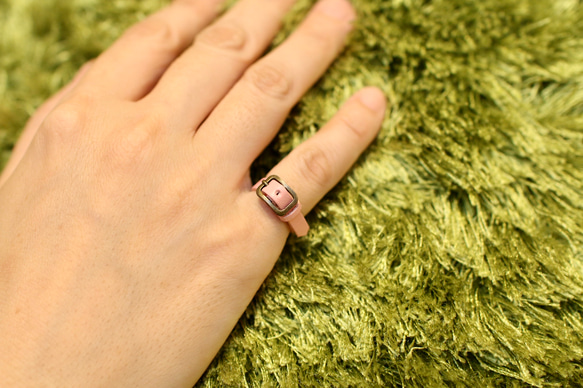 本革の小さなベルトリング｜ライトピンク 1枚目の画像