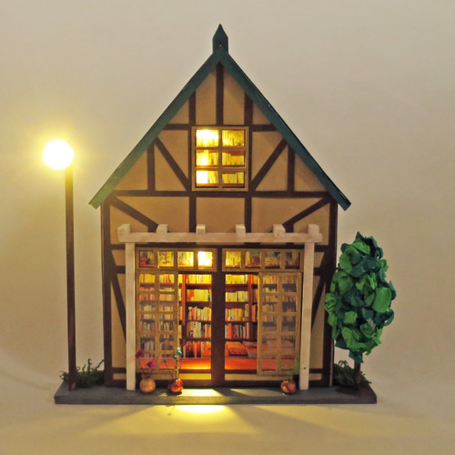 昭和ロマン」電飾・森の書斎 無着色・組立キット ジオラマ ミニチュア