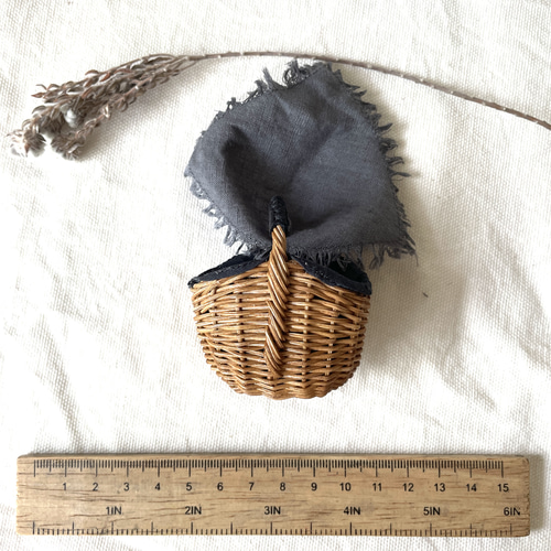 籐のミニチュアかご＊オーバル型ワンーハンドル＊黒内袋 その他